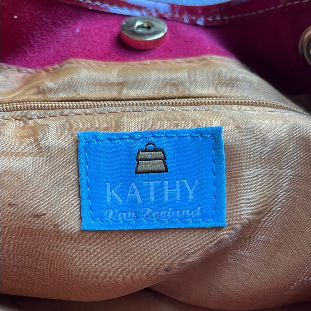 Kathy Van Zeeland Shiny Faux Leather Red Shoulder Bag - Picture 13 of 16